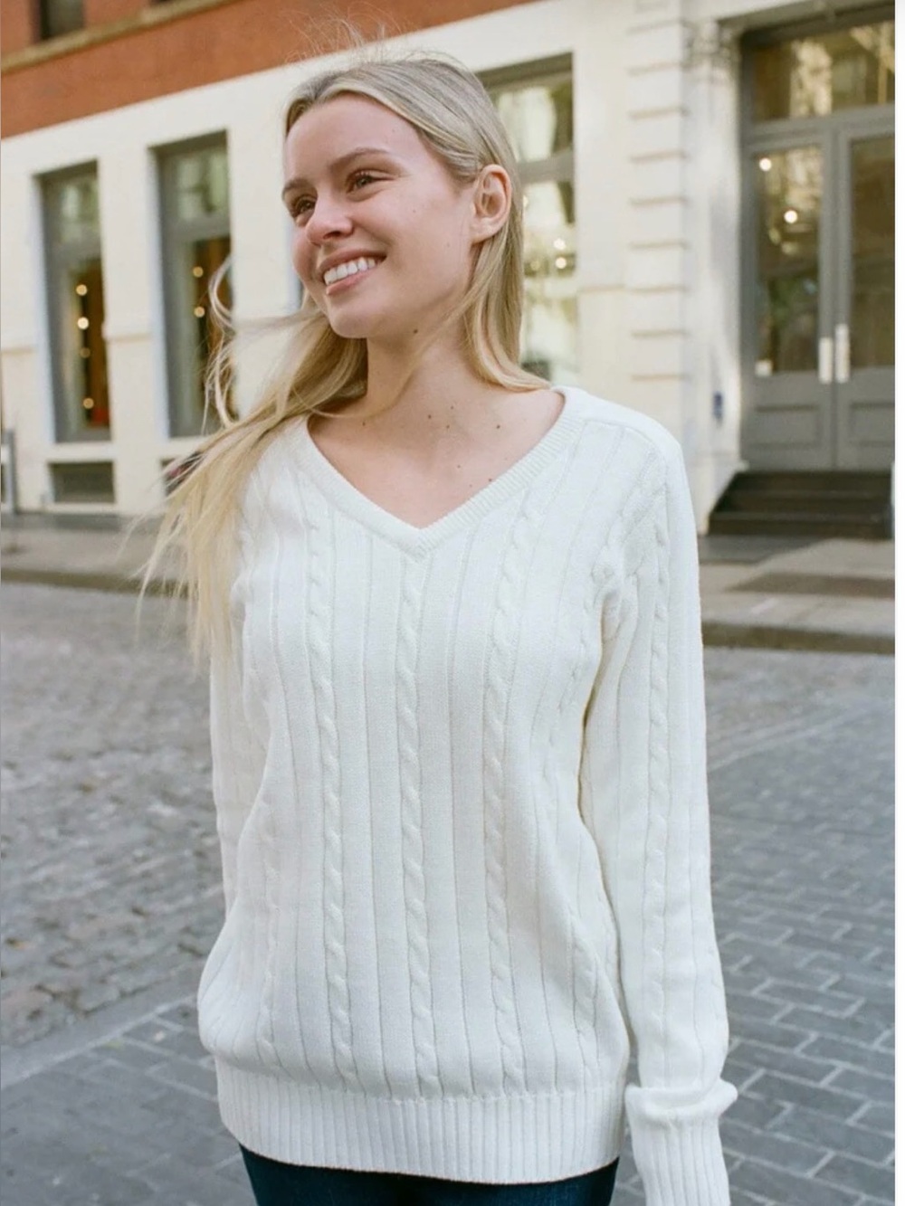 Brandy Melville IDA COTTON CABLE KNIT V-NECK SWEATER CREAM